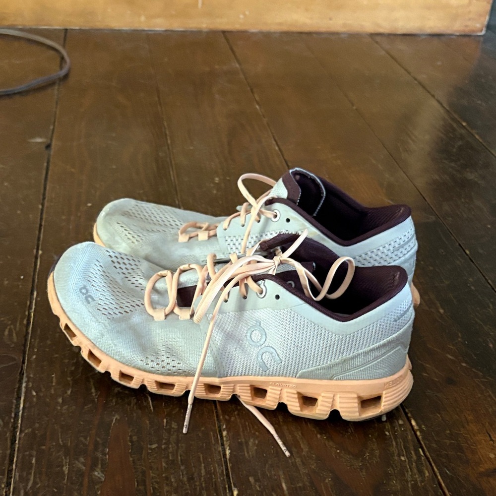 On Cloud Women's Athletic Shoes - Gray with light orange trim